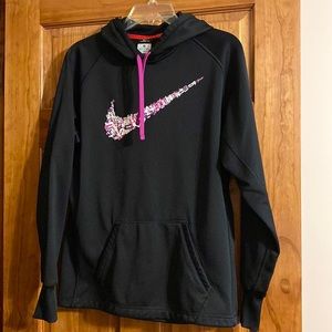 Women’s Nike therma-fit Hoodie